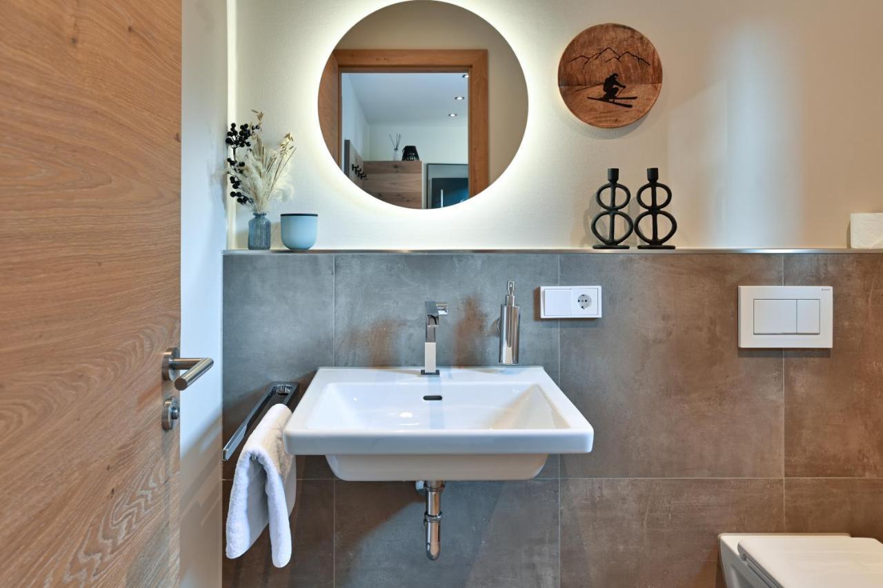 Boutique Chalets Alpi - Private Sauna & Cinema การ์มิช-พาร์เทนเคียร์เชน ภายนอก รูปภาพ