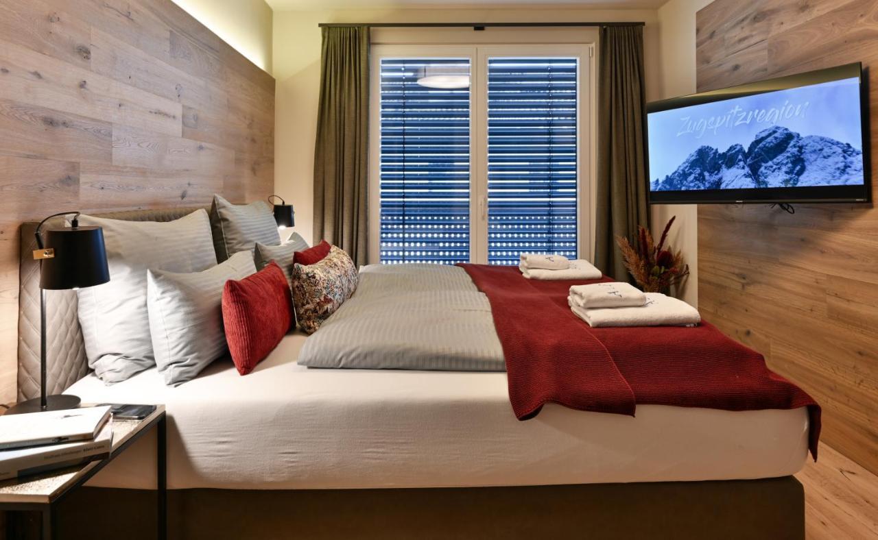 Boutique Chalets Alpi - Private Sauna & Cinema การ์มิช-พาร์เทนเคียร์เชน ภายนอก รูปภาพ