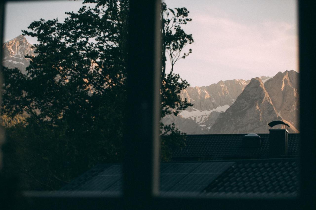 Boutique Chalets Alpi - Private Sauna & Cinema การ์มิช-พาร์เทนเคียร์เชน ภายนอก รูปภาพ