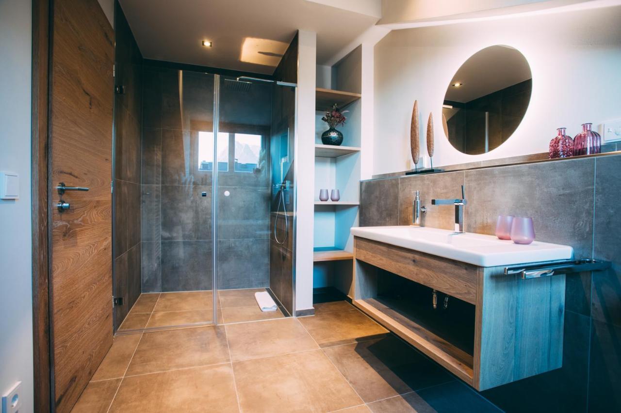 Boutique Chalets Alpi - Private Sauna & Cinema การ์มิช-พาร์เทนเคียร์เชน ภายนอก รูปภาพ